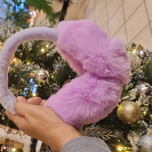 NEW UGG EAR MUFFINS - Picture 2 of 3